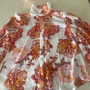 Women’s White Floral Buttoned Blouse